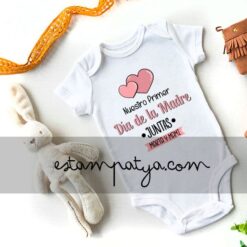 Body "nuestro primer día de la madre juntos corazon" personalizado