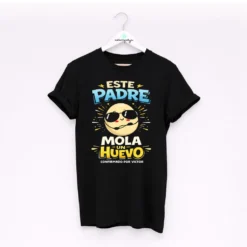 Camiseta personalizada para el Día del Padre Este padre mola un huevo con nombre