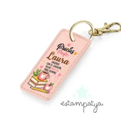 Llavero personalizado para regalar a la profes con frase sobre enseñar y dejar huella